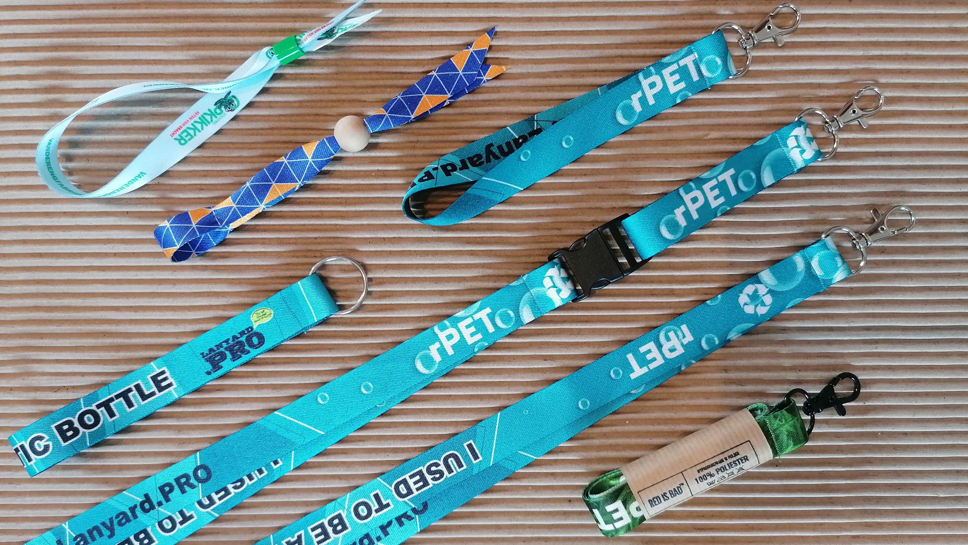 <p>Eco Lanyards, cordini realizzati utilizzando rPET, cotone, bambù, sughero e pelle</p>
